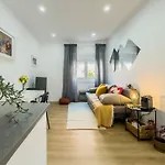 River 2-Bedroom Apartment With Terrace In Alcantara