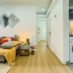 River 2-Bedroom Apartment With Terrace In Alcantara
