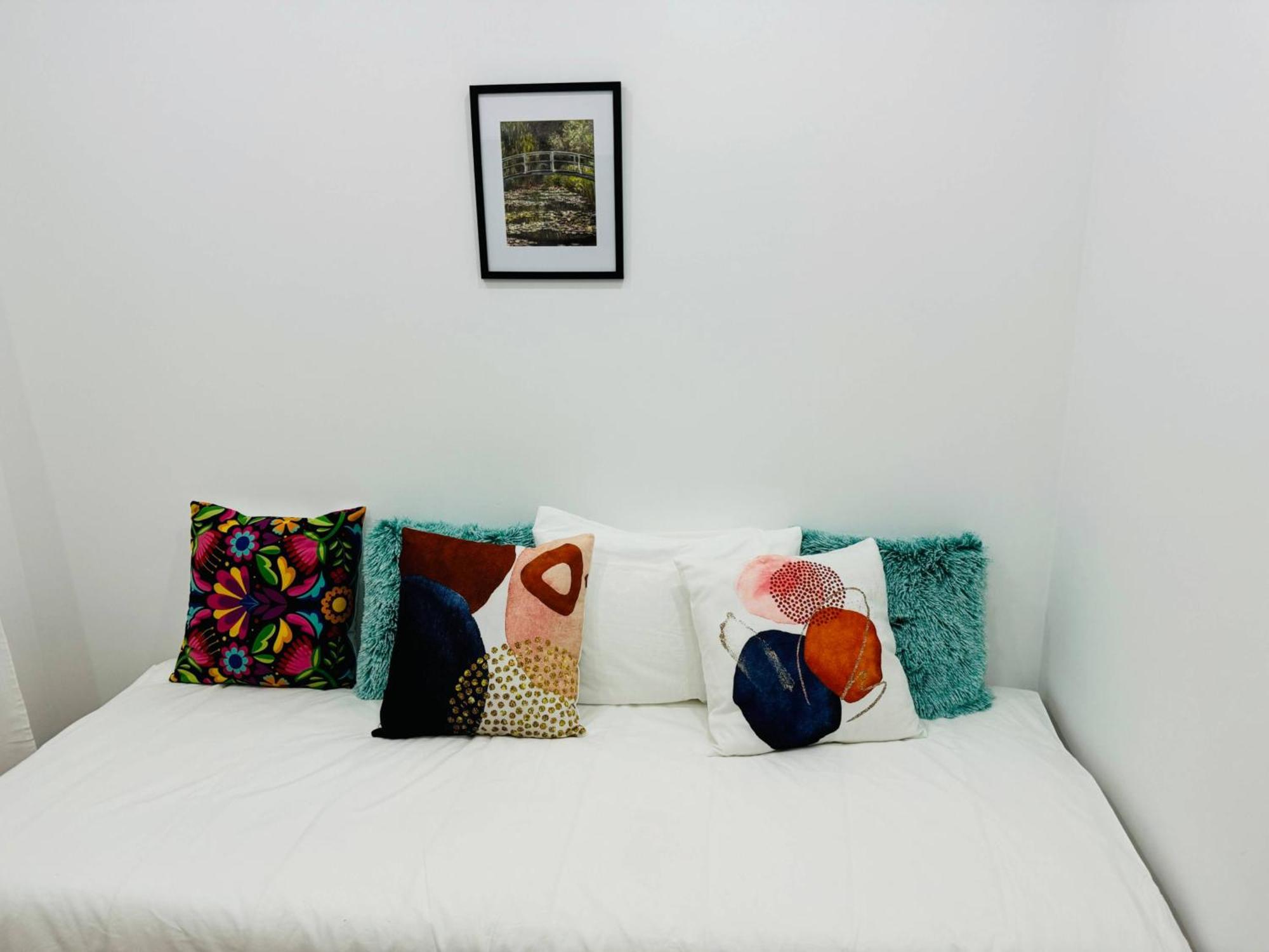 River 2-bedroom With Terrace In Alcantara *