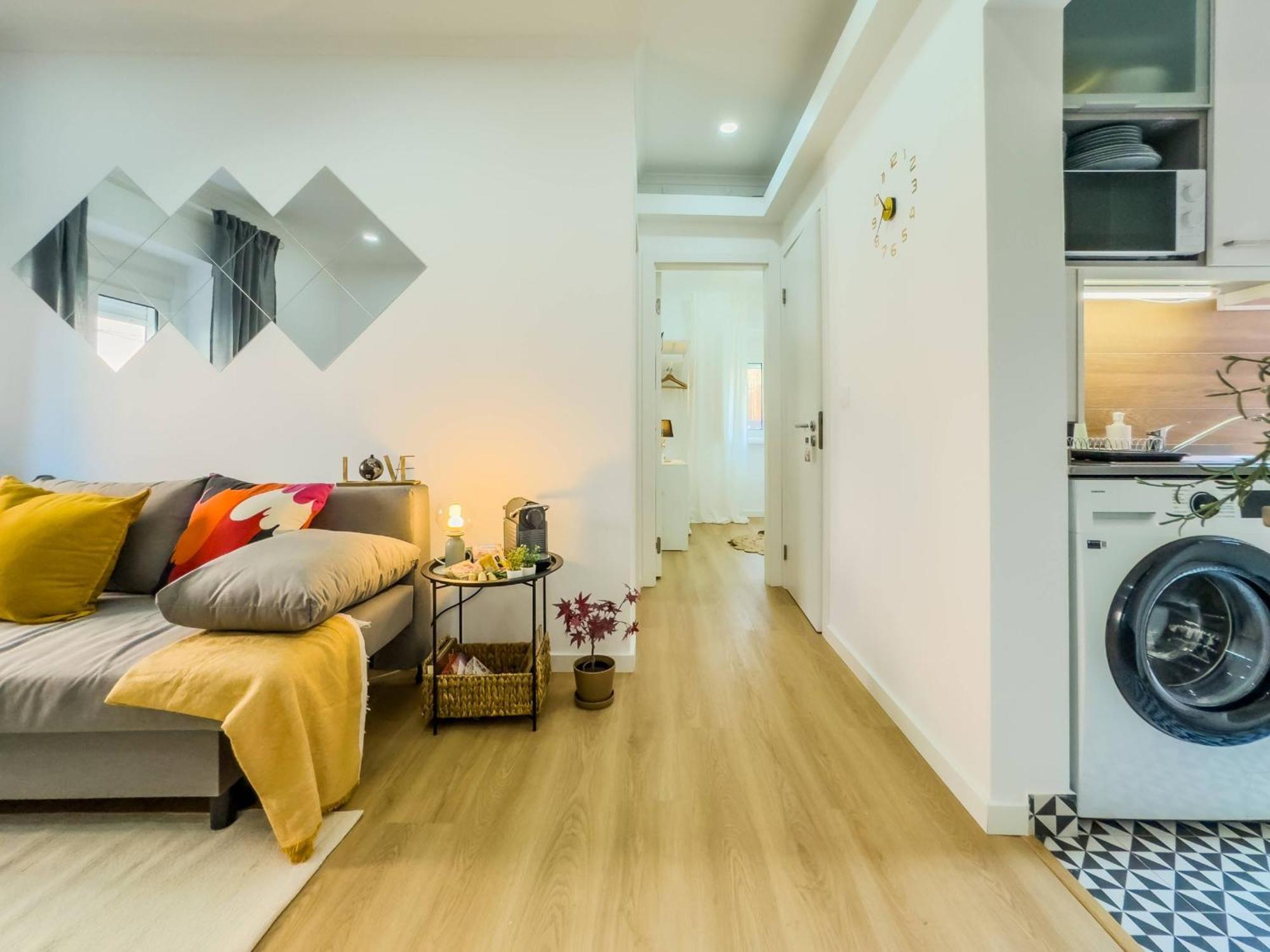 River 2-bedroom With Terrace In Alcantara *