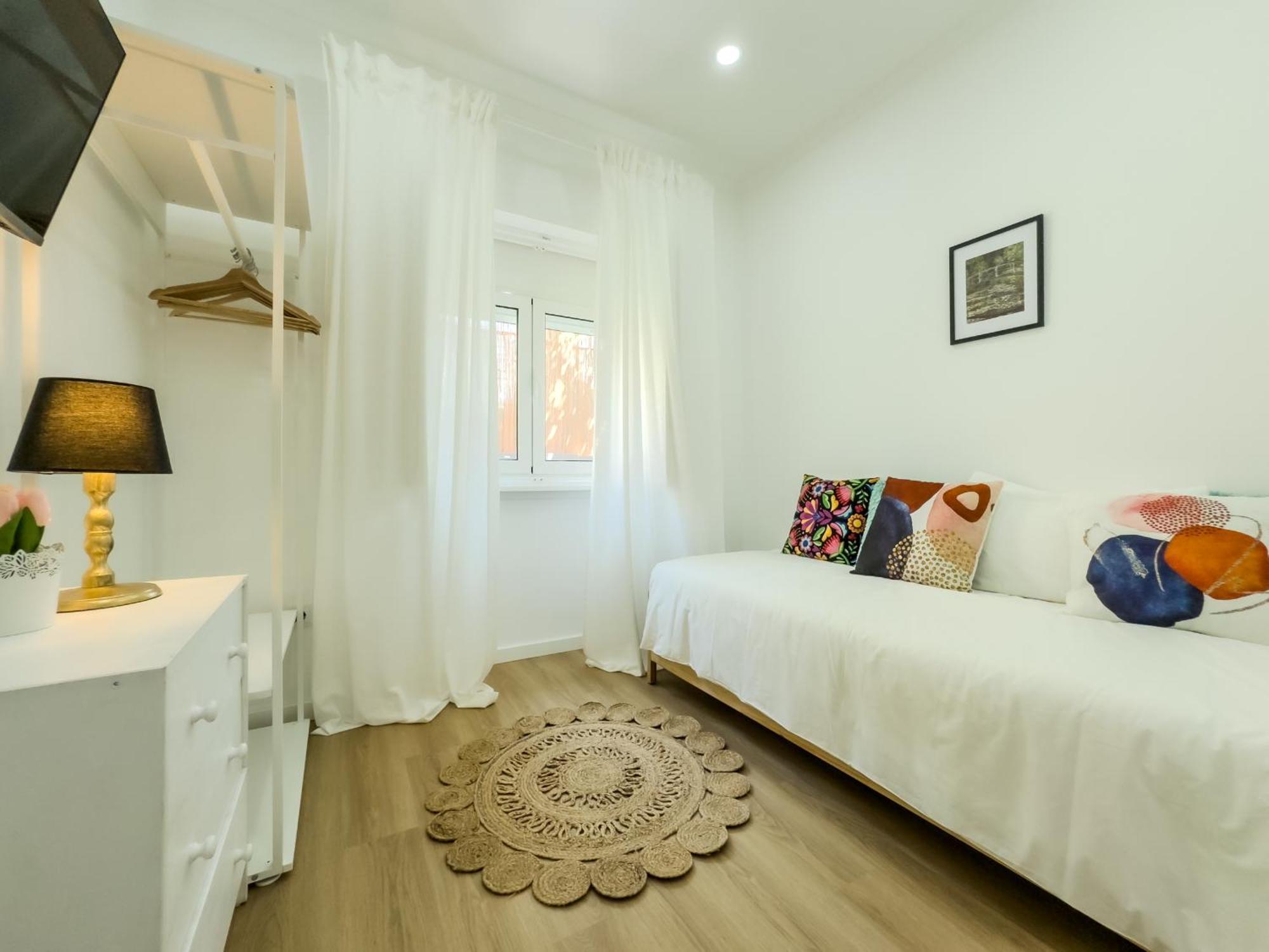 River 2-bedroom With Terrace In Alcantara