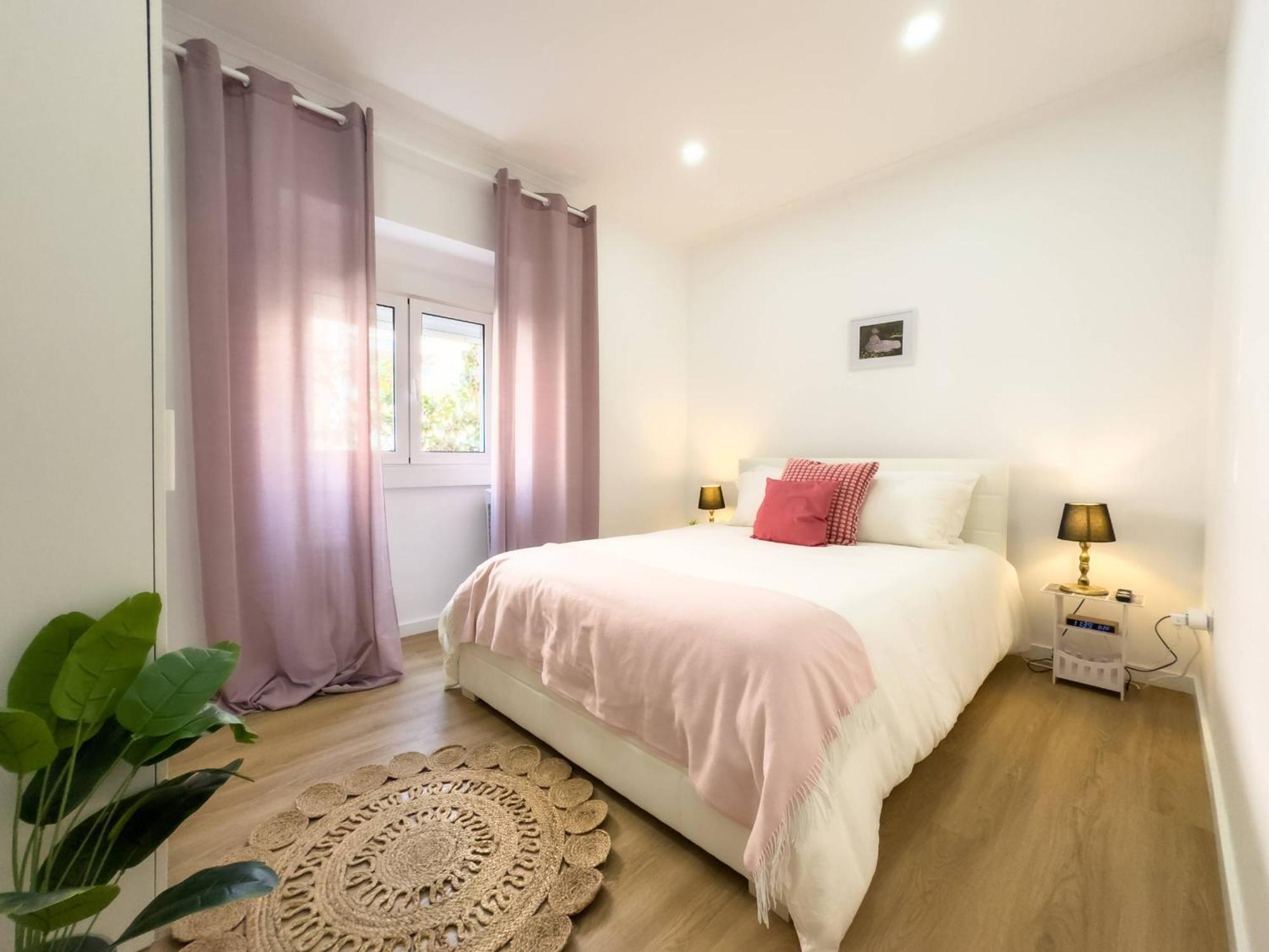 River 2-bedroom With Terrace In Alcantara *