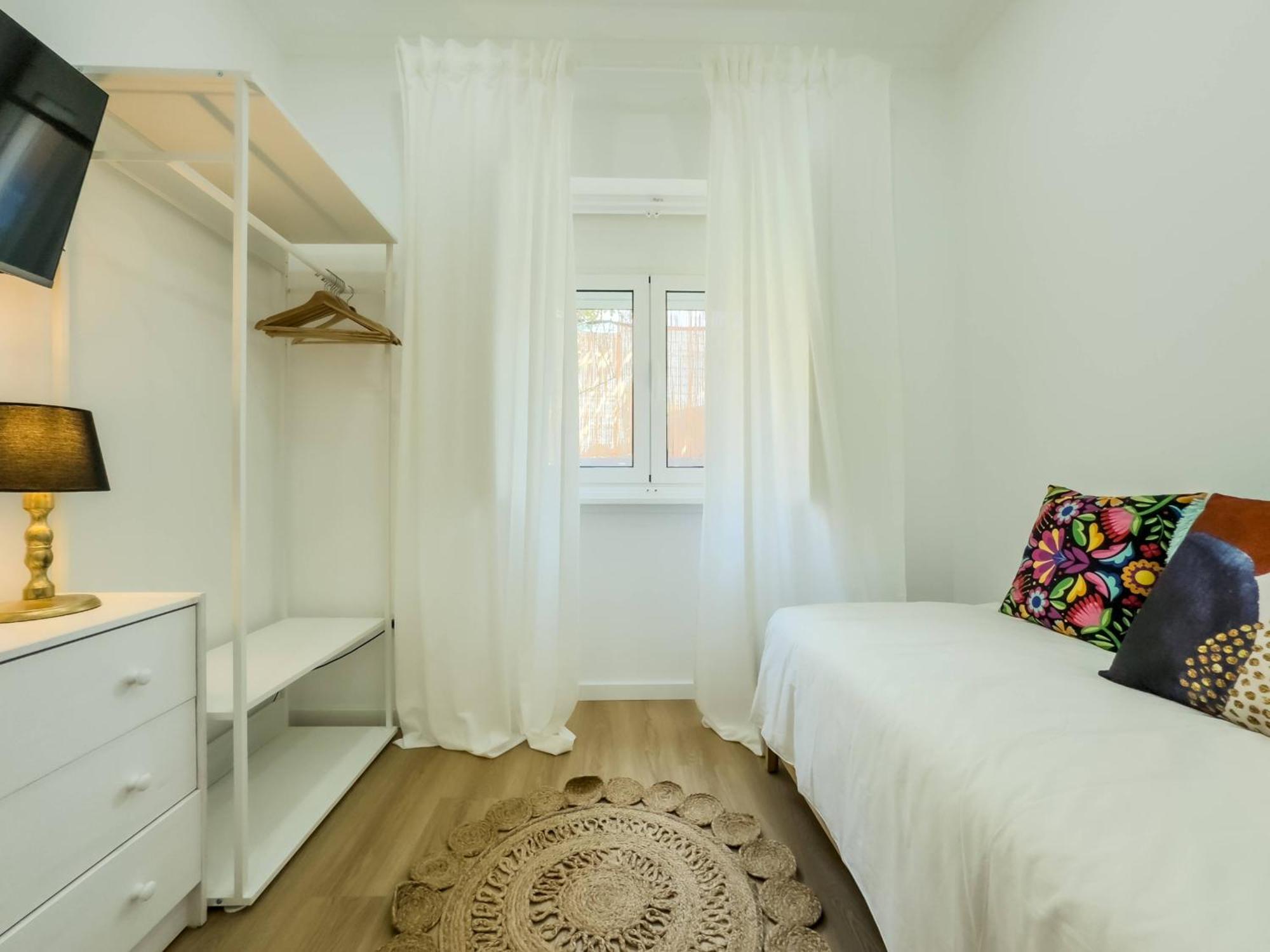 River 2-bedroom With Terrace In Alcantara