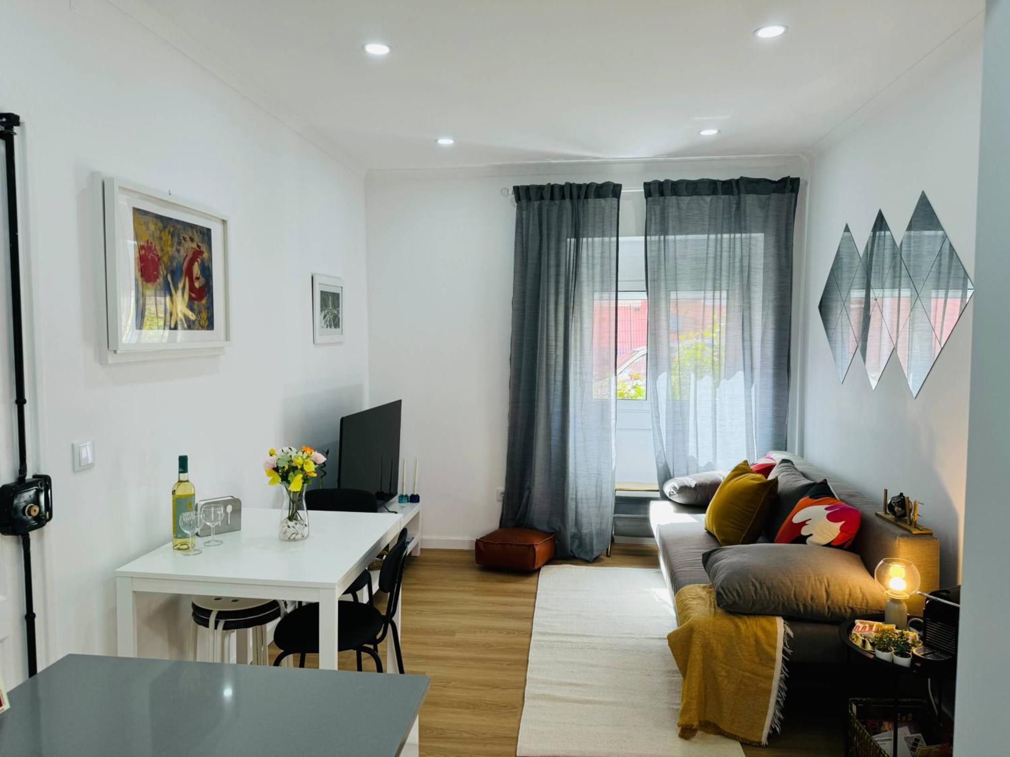 River 2-bedroom With Terrace In Alcantara *
