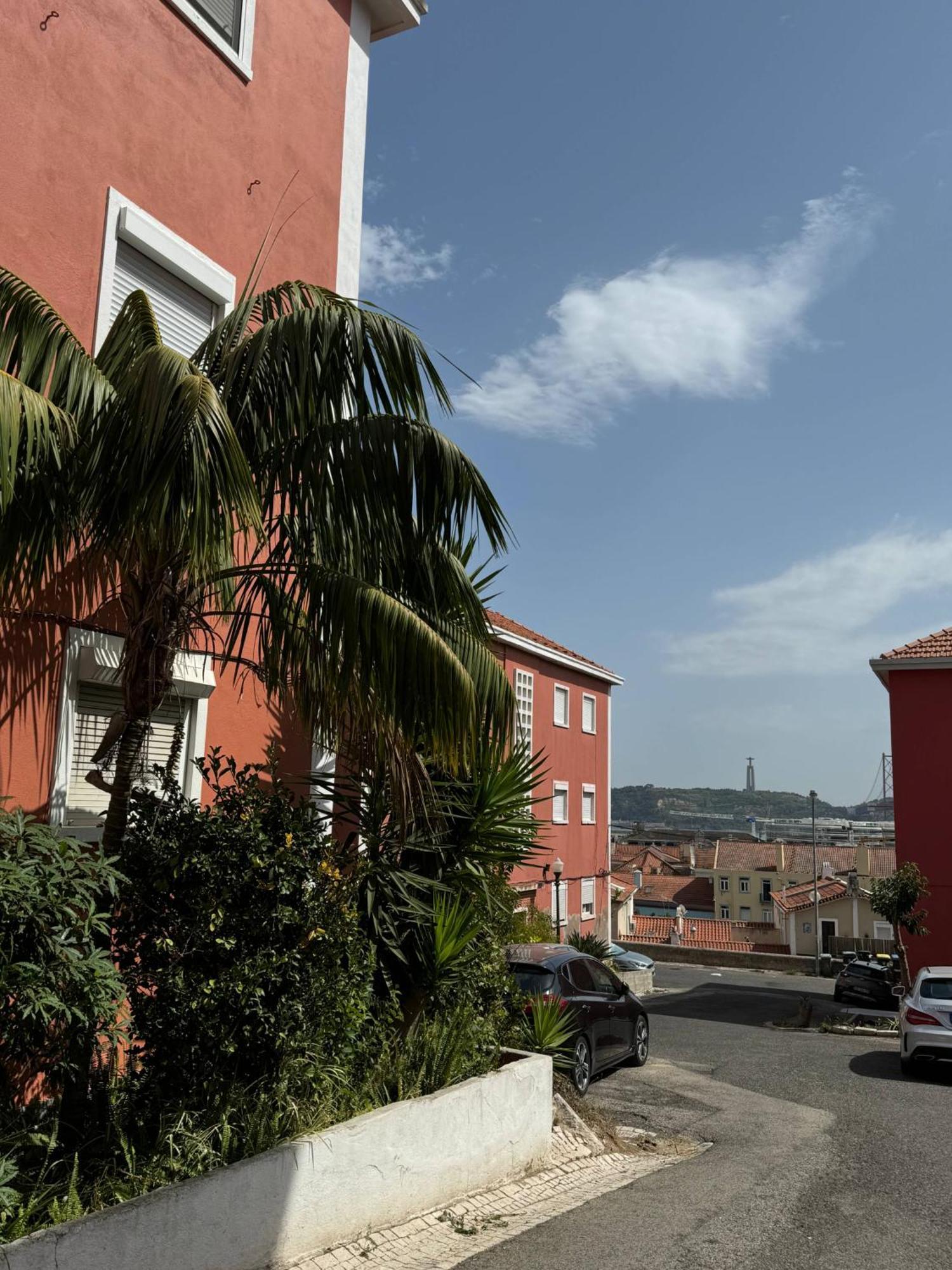 River 2-bedroom With Terrace In Alcantara Lisbon